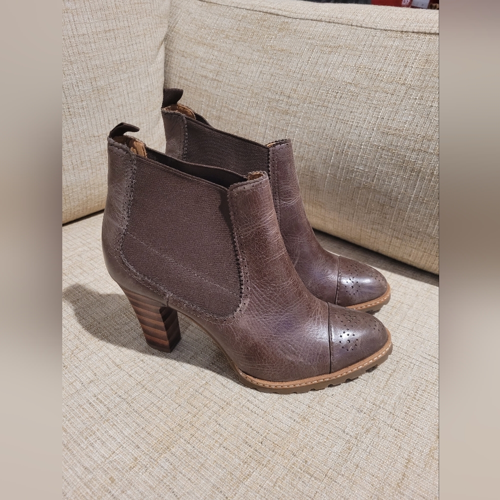 Clarks Ankle boots 6